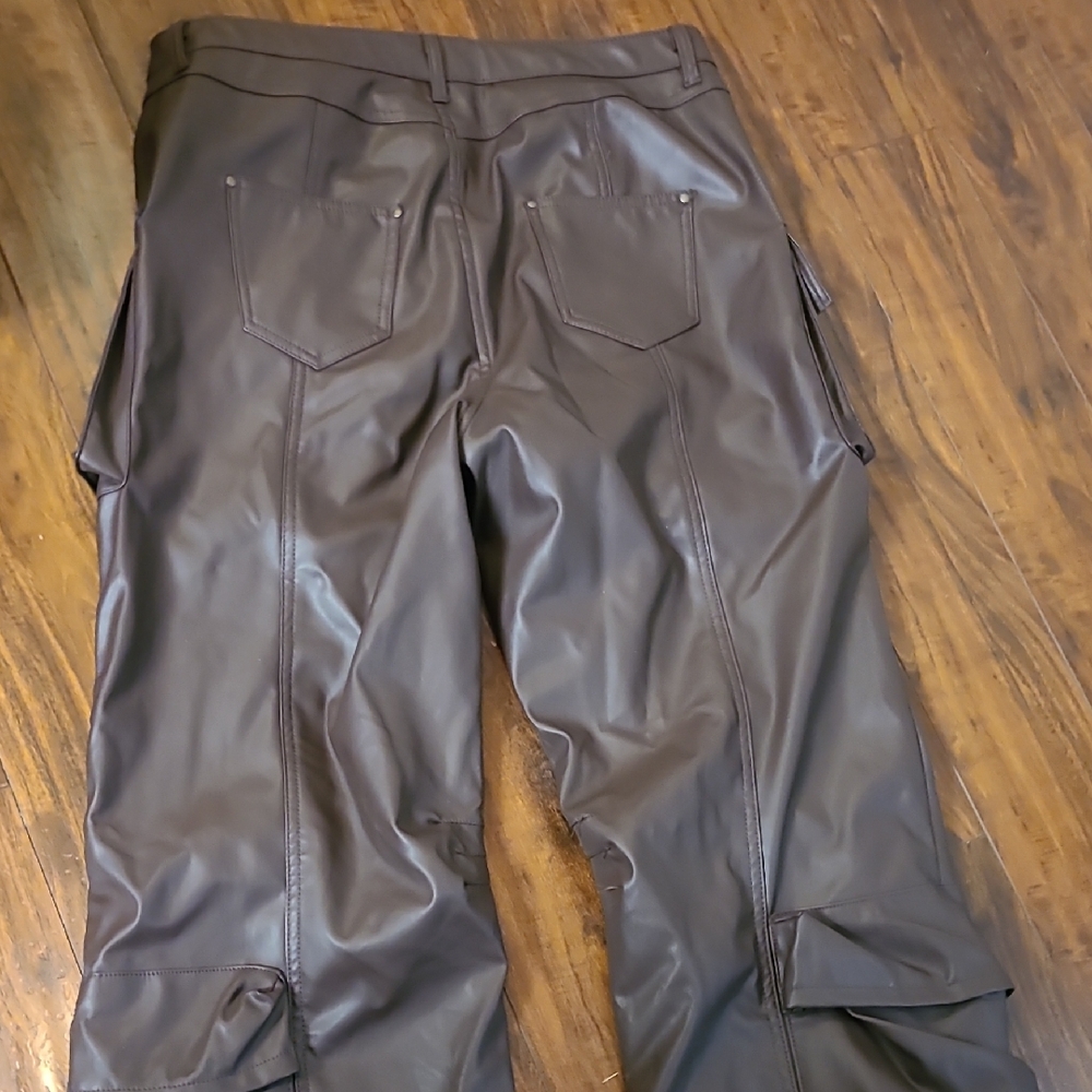 Unisex Brown Cargo Pants - Picture 13 of 13